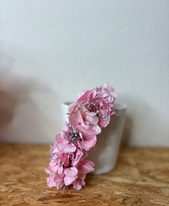 Corona de flores rosas